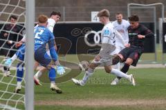 3. Liga - Testspiel - Saison 2025/26 - FC Ingolstadt 04 - SSV 1846 Ulm - Dennis Kaygin (Nr.10 - FCI) mit einer Torchance - Torwart Marvin  Seybold (Nr.12 - SSV Ulm) - Jan Boller (Nr.34 - SSV Ulm)- Foto: Meyer Jürgen