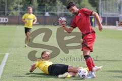 * Testspiel - Saison 2025/26 - FC Ingolstadt 04 - SpVgg Bayreuth - Davide Sekulovic (Nr.33 - FC Ingolstadt 04) - Ben Fischer (Nr.17 - SpVgg Bayreuth) - Foto: Meyer Jürgen