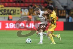 3. Liga; FC Ingolstadt 04 - Alemannia Aachen; Yannick Deichmann (20, FCI) Zweikampf Kampf um den Ball Mehdi Loune (10 AA)