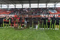3. Liga; FC Ingolstadt 04 - MSV Duisburg; Sieg Jubel Freude Spieler bedanken sich bei den Fans Tanz