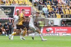 3. Liga; SG Dynamo Dresden - FC Ingolstadt 04; Benjamin Kanuric (8, FCI) Borkowski Dennis (29 DD) Marcel Costly (22, FCI) Zweikampf Kampf um den Ball