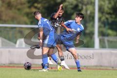 Kreisklasse - Saison 2025/26- TSV Ingolstadt Nord - FC Arnsberg - Alen Patak schwarz Ing.Nord - Marco Meier blau Arnsberg rechts - Christian Pintaske blau Arnsberg links - Foto: Meyer Jürgen