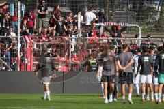 3. Liga - Saison 2026/27 - Victoria Köln - FC Ingolstadt 04  -  Das Spiel ist aus - Enttäuschte Gesichter  - Die Mannschaft geht auf die Fans zu - Foto: Meyer Jürgen