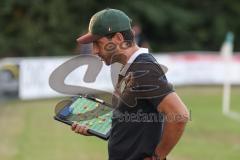 Testspiel - Saison 2025/26 - SV Manching - TSV Gaimersheim - Cheftrainer Cüneyt Köz (SV Manching) mit Taktiktafel - XXXXX - Foto: Meyer Jürgen