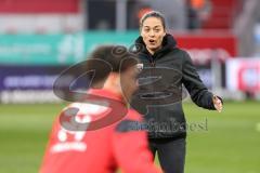 3. Liga; FC Ingolstadt 04 - VfL Osnabrück; warmup Cheftrainerin Sabrina Wittmann (FCI) vor dem Spiel