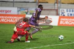 Toto-Pokal; SV Wacker Burghausen - FC Ingolstadt 04; Obed Ugondu (17, FCI) überläuft Torwart Marcel Brinkmann (22 SVWB), Abseits