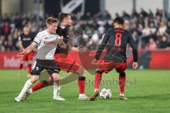 3. Liga; SC Verl - FC Ingolstadt 04; Zweikampf Kampf um den Ball Max Besuschkow (17, FCI) Fredrik Carlsen (8, FCI) Ens Martin (5 Verl)