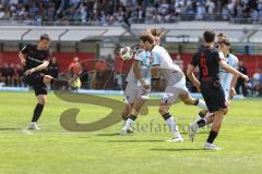 3. Liga; TSV 1860 München - FC Ingolstadt 04; Max Besuschkow (17, FCI) schießt Voet Siemen (3 TSV) an. Kiefersauer Xaver (35 TSV) Emre Gül (5, FCI)