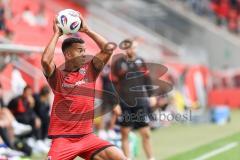 3. Liga; FC Ingolstadt 04 - SSV Jahn Regensburg; Einwurf Marcel Costly (22, FCI)