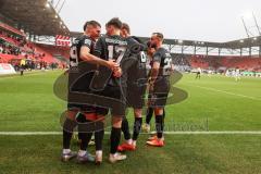 3. Liga; FC Ingolstadt 04 - Erzgebirge Aue; Tor Jubel Treffer 1:0 Max Besuschkow (17, FCI) mit Mladen Cvjetinovic (19, FCI) Benjamin Kanuric (8, FCI) David Kopacz (29, FCI)