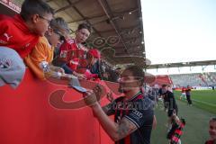 3. Liga - Saison 2024/25 - FC Ingolstadt 04 - SV Wehen Wiesbaden - Pascal Testroet (Nr.37 - FCI) beim Autogramme geben - XXXXX - Foto: Meyer Jürgen