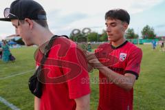 * Testspiel - 3. Liga - Saison 2025/26 - FC Ingolstadt 04 - VFB Eichstätt - - Deniz Zeitler (Nr.38 - FC Ingolstadt 04) beim Autogramme schreiben - Foto: Meyer Jürgen