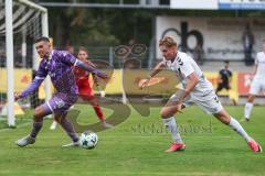 Toto-Pokal; SV Wacker Burghausen - FC Ingolstadt 04; Torchance verpasst Ognjen Drakulic (30, FCI) Leonard Gjini (3 SVWB) stört Torwart Lennart Pohlmann (31 SVWB)