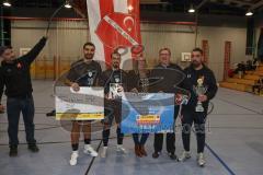 Lotto Bayern Hallencup - Siegerehrung- Lindenkreuzhalle Saison 2024/25 -  - 1. Sieger FC Türk Sport Garching - Lotto/Toto-Vertreterin  Susanne Ehret - BSL Hans Mayer - Fatih Topcu rechts - Foto: Meyer Jürgen