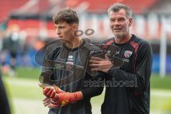 3. Liga; FC Ingolstadt 04 - MSV Duisburg; vor dem Spiel Torwart-Trainer Alexander Kunze (FCI) Torwart David Klein (47, FCI)