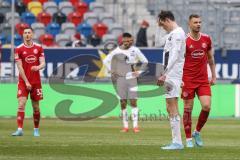 2.BL; Fortuna Düsseldorf - FC Ingolstadt 04; Spiel ist aus, Niederlage, hängende Köpfe, Merlin Röhl (34, FCI) Visar Musliu (16, FCI)