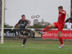 Toto - Pokal - Saison 2026/27 - SV Manching - SV Heimstetten - Torwart Valentin Puhar (Nr.1 - SV Manching) - Severin Müller rot Heimstetten - Foto: Meyer Jürgen