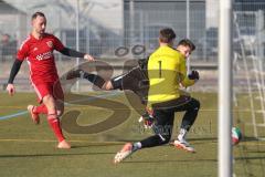 Bezirksfreundschaftsspiel - Saison 2024/25- TSV Gaimersheim - TSV Allershausen - Nico von Swiontek Brzezinski (Nr.17 - TSV Gaimersheim) - Maciej Machi rot Allershausen - Marcel Zach Torwart Allershausen - Foto: Meyer Jürgen