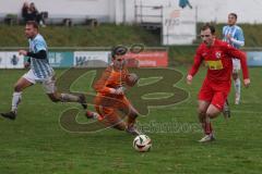 Kreisliga - Saison 2025/26- TSV Kösching - FC Sandersdorf - Benedikt Schneeberger rot Kösching geht allein auf den Torwart Philipp Gier Sandersdorf zu und vergibt einen 100%ige  Chance - XXXXX - Foto: Meyer Jürgen