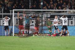 3. Liga; SC Verl - FC Ingolstadt 04; Torwart Kai Eisele (25, FCI) hält den Ball Mads Borchers (9, FCI) Otto Fynn (34 Verl) Arweiler Jonas (9 Verl)