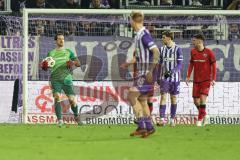 3. Liga; VfL Osnabrück - FC Ingolstadt 04; sicher Torwart Kai Eisele (25, FCI) Jacobsen Bjarke (15 VFL) Max Besuschkow (17, FCI)