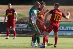 Freundschaftsspiel- Saison 2025/26- SV Kasing - FC Geisenfeld-  - Stefan Hoffmann grün Geisenfeld - Marius Magdic mitte rot Kasing - Martin Oblinger rot rechts Kasing - Foto: Meyer Jürgen