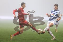 3. Liga; FC Ingolstadt 04 - MSV Duisburg; Zweikampf Kampf um den Ball Foul Julian Kügel (29, FCI) Schlicke Ben (40 MSV)