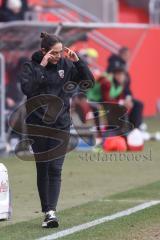 3. Liga; FC Ingolstadt 04 - VfB Stuttgart II; Cheftrainerin Sabrina Wittmann (FCI) an der Seitenlinie, Spielerbank