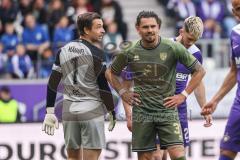 3. Liga; Erzgebirge Aue - FC Ingolstadt 04; Torwart Männel Martin (1 Aue) Pascal Testroet (37, FCI)
