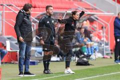 3. Liga; FC Ingolstadt 04 - FC Hansa Rostock; Cheftrainerin Sabrina Wittmann (FCI) gestikuliert an der Seitenlinie, Spielerbank, Sportdirektor Ivica Grlic  (FCI)