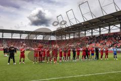 3. Liga; FC Ingolstadt 04 - SSV Jahn Regensburg; Spieler bedanken sich bei den Fans