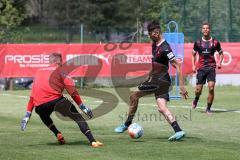 3. Liga; FC Ingolstadt 04 - Trainingslager Südtirol, Torwart Marius Funk (1, FCI) Arian Llugiqi (25, FCI)