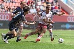 3. Liga; FC Ingolstadt 04 - VfL Osnabrück; Marcel Costly (22, FCI) Zweikampf Kampf um den Ball Janotta Theo (20 VFL)