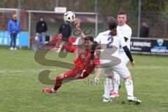 Kreisklasse - Saison 2025/26- Türk SV Ingolstadt - MTV Ingolstadt-  - Ernad Bikic weiss rechts MTV - Pablo Ovalle Martinez weiss MTV #2 - Umut Yürükal rot Türkisch - Foto: Meyer Jürgen