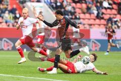 3. Liga; FC Ingolstadt 04 - Rot-Weiss Essen; Torchance verpasst Nishan Velupilay (28 FCI) Hofmann Jannik (37 RWE) Hüning Ben (15 RWE)