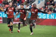 3. Liga - Saison 2026/27 - FC Ingolstadt 04 - SV Wehen Wiesbaden - Obed Ugondu (Nr.17 - FCI) mit dem 2:2 Ausgleichstreffer - jubel - Georgios Antzoulas (Nr.6 - FCI) - Linus Rosenlöcher (Nr.19 - FCI) - Foto: Meyer Jürgen