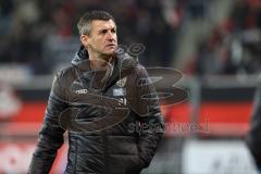 3. Liga; FC Ingolstadt 04 - Erzgebirge Aue; Cheftrainer Michael Köllner (FCI) vor dem Spiel angespannt