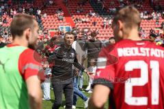 3. Liga; FC Ingolstadt 04 - SV Elversberg; Cheftrainer Michael Köllner (FCI) Teambesprechung nach dem Spiel