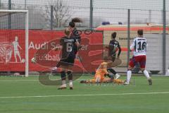 2. Bundesliga Frauen - Saison 2024/25 - FC Ingolstadt 04 Frauen - HSV - Torwart Anna-Lena Daum (Nr.22 - FCI Frauen) - Meyer Christine mit einer Torchance - Foto: Meyer Jürgen