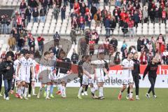 3. Liga; Rot-Weiss Essen - FC Ingolstadt 04; Spieler bedanken sich bei den Fans Niederlage, hängende Köpfe Cheftrainerin Sabrina Wittmann (FCI) Torwart Marius Funk (1, FCI) Max Besuschkow (17, FCI) Mladen Cvjetinovic (19, FCI) Yannick Deichmann (20, FCI) 