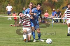 Kreisliga- Saison 2024/25- SV Hundszell - SV Kasing -  - Patrick Rzepka weiss Kasing - Luca Kammerer blau Hundszell - Foto: Meyer Jürgen