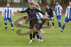Kreisliga - Saison 2025/26- SV Karlshuld - SV Menning - Daniel Mayer weiss Karlskron - Simon Wolfsfellner schwarz Menning #9 - Marcel Hubner schwarz Menning  links - Foto: Meyer Jürgen