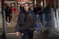 3. Liga; FC Ingolstadt 04 - SC Verl; Cheftrainerin Sabrina Wittmann (FCI) kommt auf den Platz
