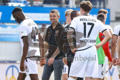 3. Liga; SV Meppen - FC Ingolstadt 04; Sieg Jubel Freude, Spiel ist aus. Spieler bedanken sich bei den Fans, Cheftrainer Michael Köllner (FCI) Donald Nduka (42, FCI) Calvin Brackelmann (17, FCI)