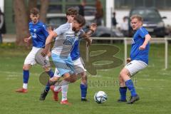 Kreisklasse - Saison 2025/26- TSV Großmehring - SV Oberstimm-  - Jonas Weidinger weiss Oberstimm  - Maximilian Samweber blau Großmehring - Niclas Filser blau Großmehring links - Foto: Meyer Jürgen