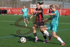 2. Bundesliga Frauen - Saison 2025/26 - FC Ingolstadt 04 Frauen - VFR SW Warbeyen  - Annika Kömm (Nr.25 - FC Ingolstadt Frauen I) - Hoevers Isa grün Warbeyen  - Foto: Meyer Jürgen