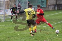 Kreisliga - Saison 2024/25- TSV Kösching - FC Hitzhofen/Oberzell - Michael Kraft gelb Hitzhofen - Gerard Gläserr rot Kösching - Foto: Meyer Jürgen