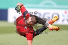 DFB-Pokal; FC Ingolstadt 04 - 1. FC Kaiserslautern; vor dem Spiel Torwart Simon Simoni (41, FCI) erstmals in Starelf