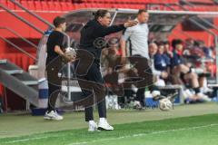 3. Liga; FC Ingolstadt 04 - Erzgebirge Aue; an der Seitenlinie, Spielerbank Cheftrainerin Sabrina Wittmann (FCI)