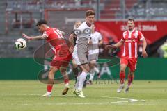 3. Liga; Energie Cottbus - FC Ingolstadt 04; Zweikampf Kampf um den Ball Sebastian Grönning (11, FCI) Kusic Filip (19 EC)